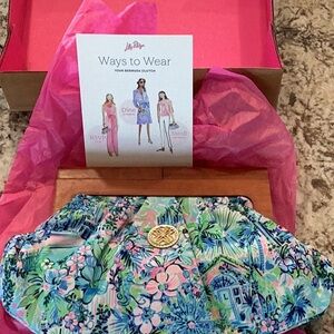 NWT Lilly Pulitzer  Bermuda clutch in the iconic Lilly’s house print